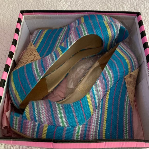 Yoki  Peep Toe Wedge Heel - Picture 6 of 6